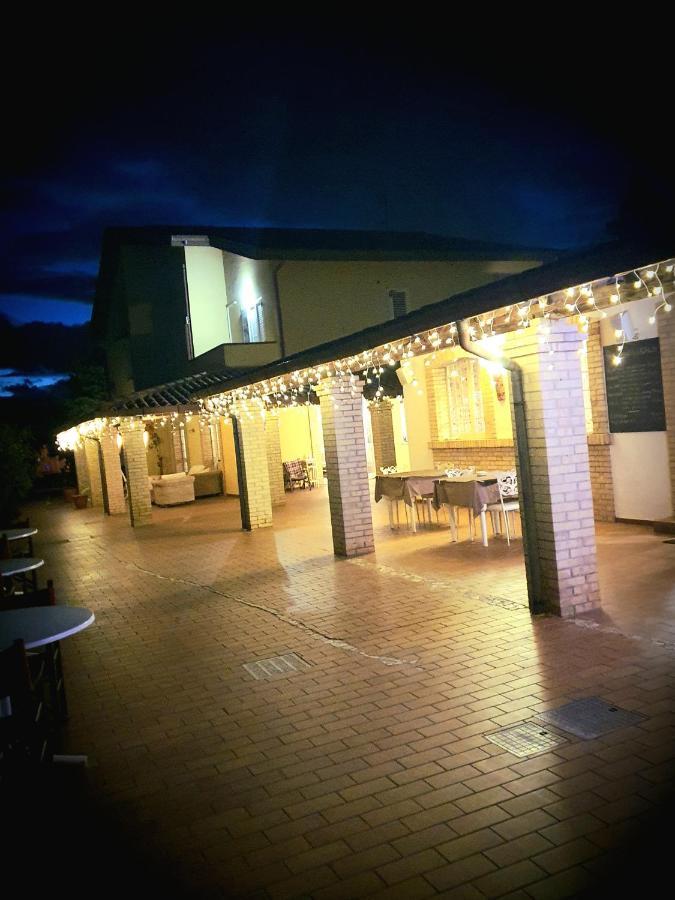 Country-House Pecora Nera Hostal Mosciano SantʼAngelo Exterior foto