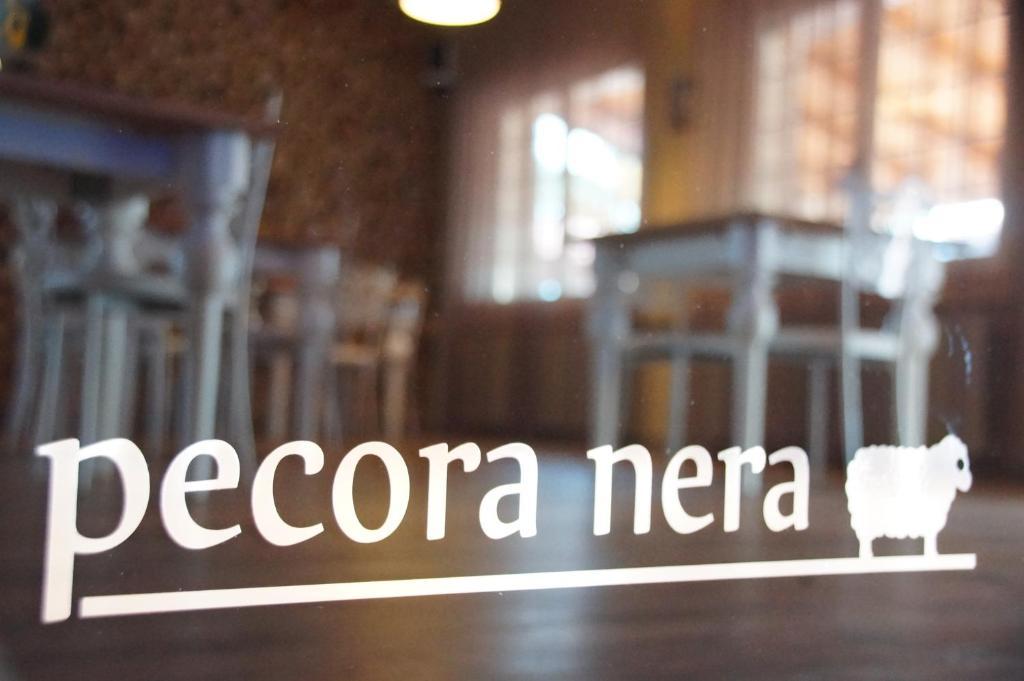 Country-House Pecora Nera Hostal Mosciano SantʼAngelo Exterior foto