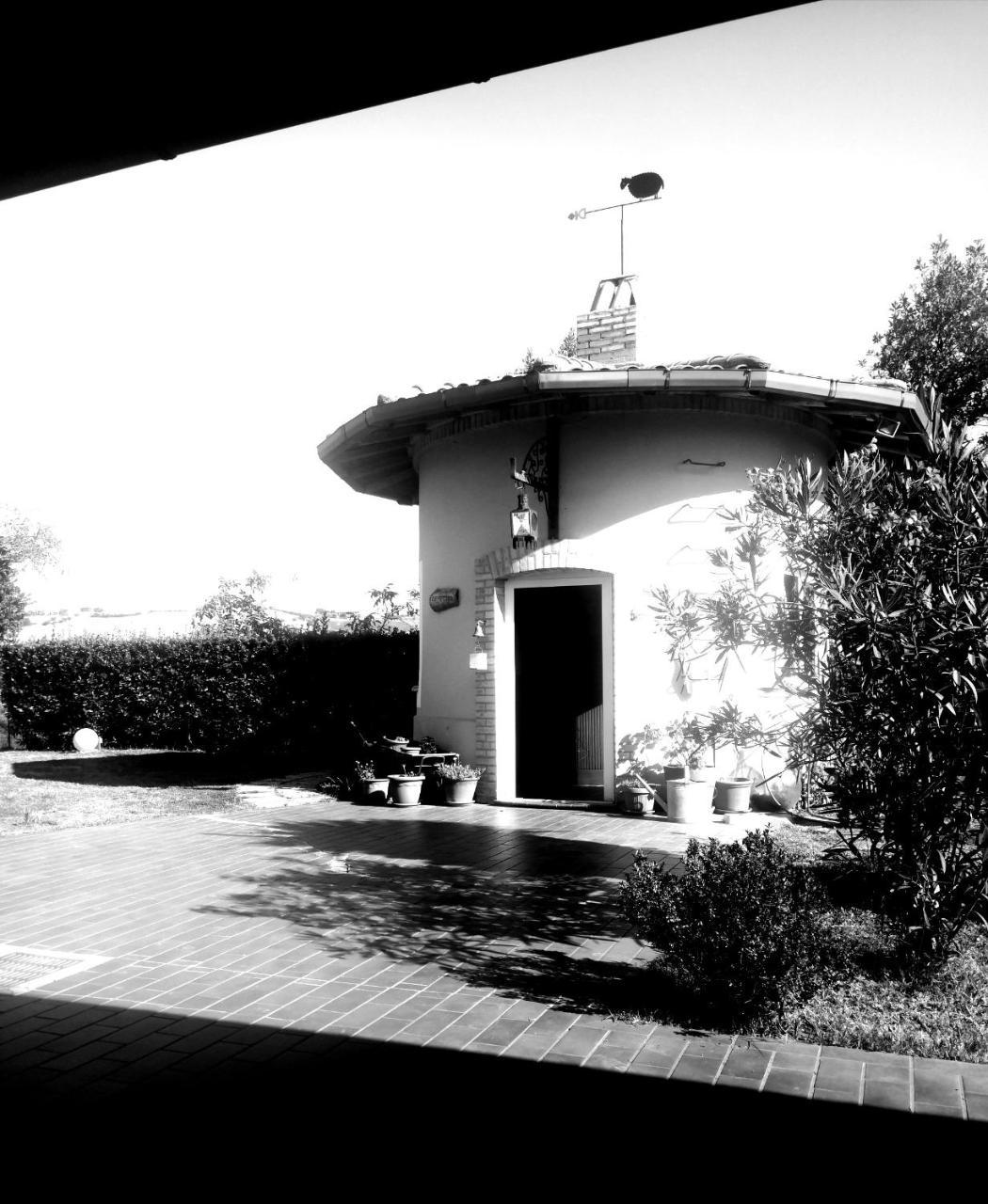 Country-House Pecora Nera Hostal Mosciano SantʼAngelo Exterior foto
